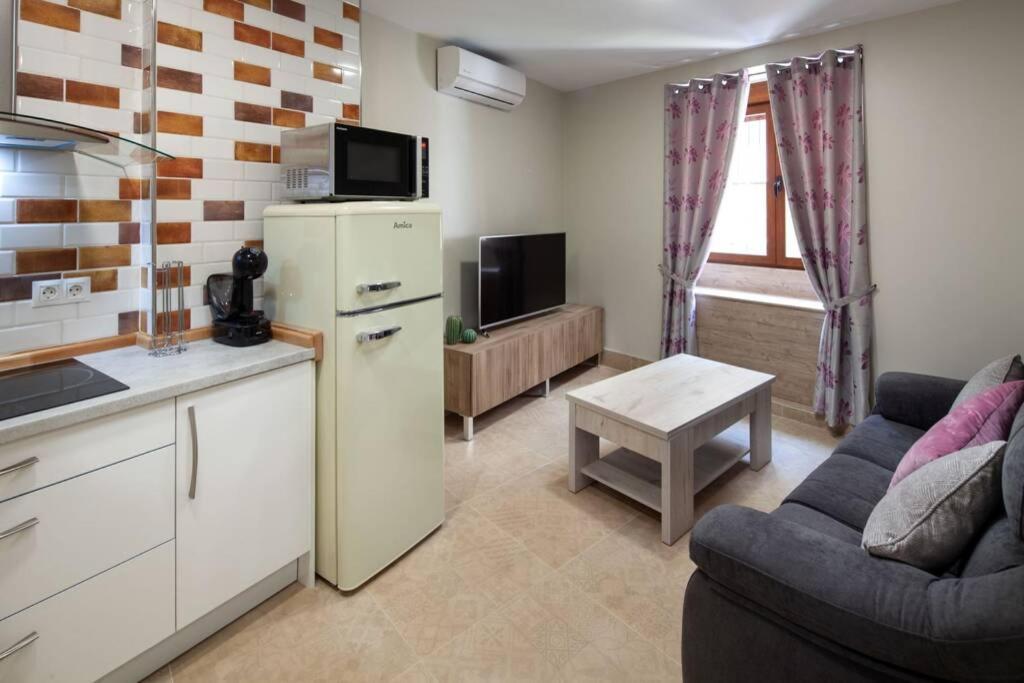 San Juan Roomalaga By Bossh! Apartments Luaran gambar